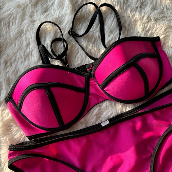 Pink bikini - Picture 2 of 11